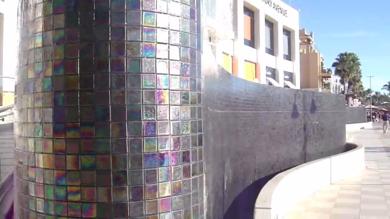 Video Midwest Tropical Water Feature - Outdoor mosiac tile water wall (2).MP4