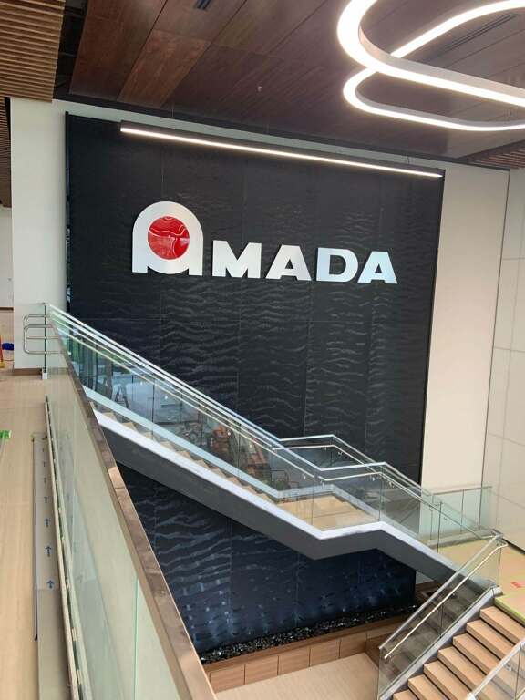 Black Scored Acrylic Water Wall At Amada