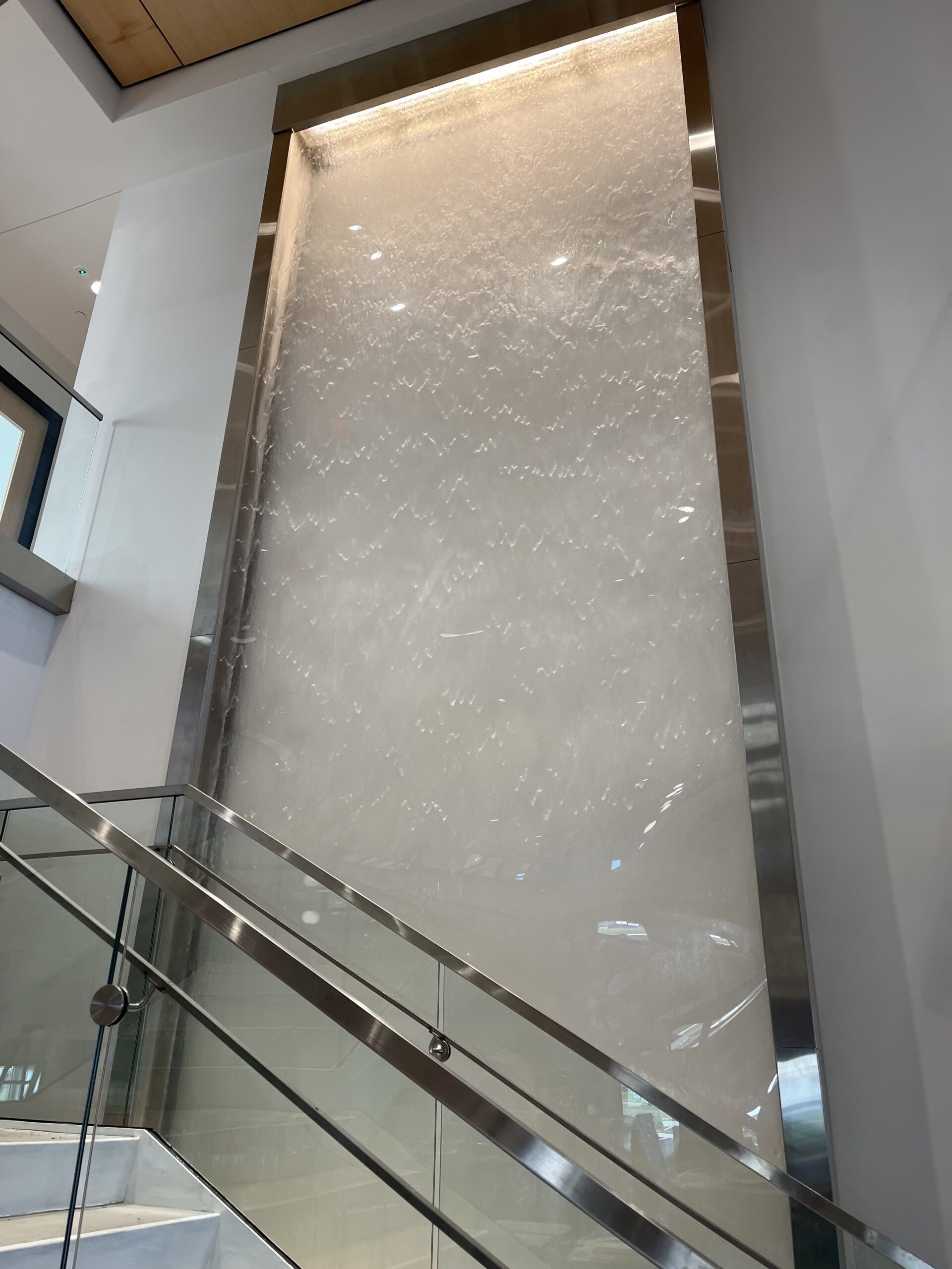 Enclosed Sealed Water Wall for Pinnacle Bank in Bowling Green, Kentucky
