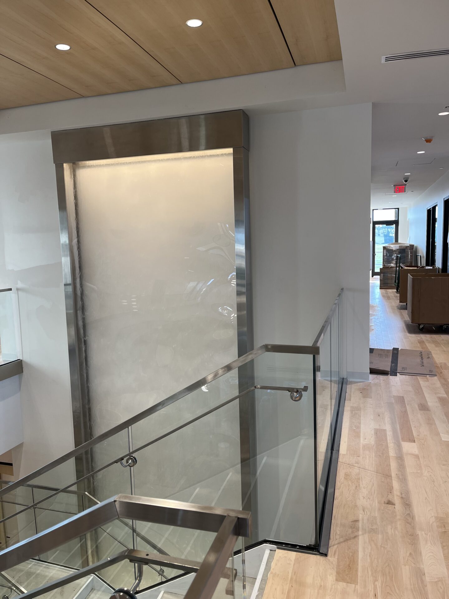 Enclosed Sealed Water Wall for Pinnacle Bank in Bowling Green, Kentucky