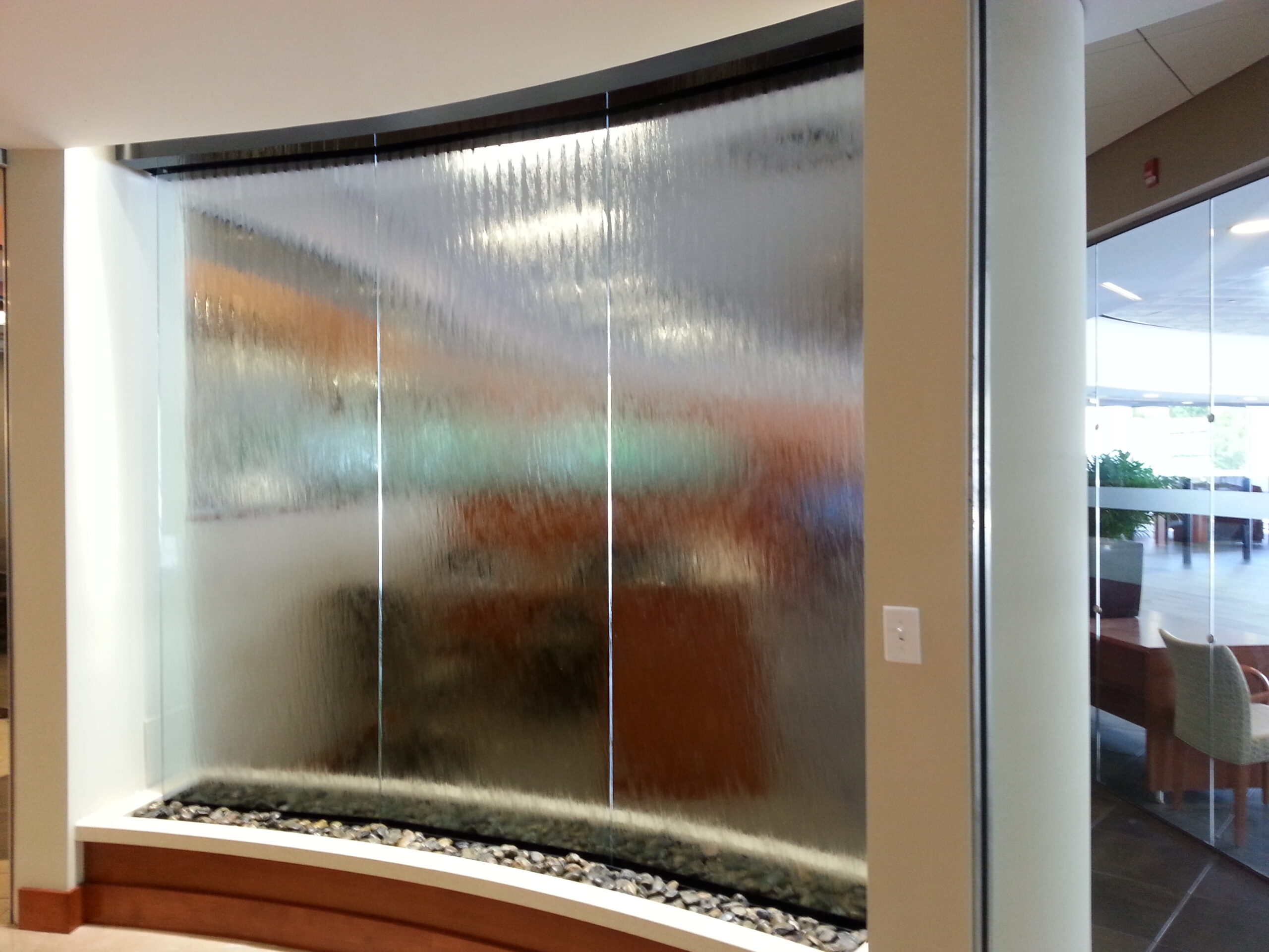 Glass Water Wall at Hennessy Lexus scaled