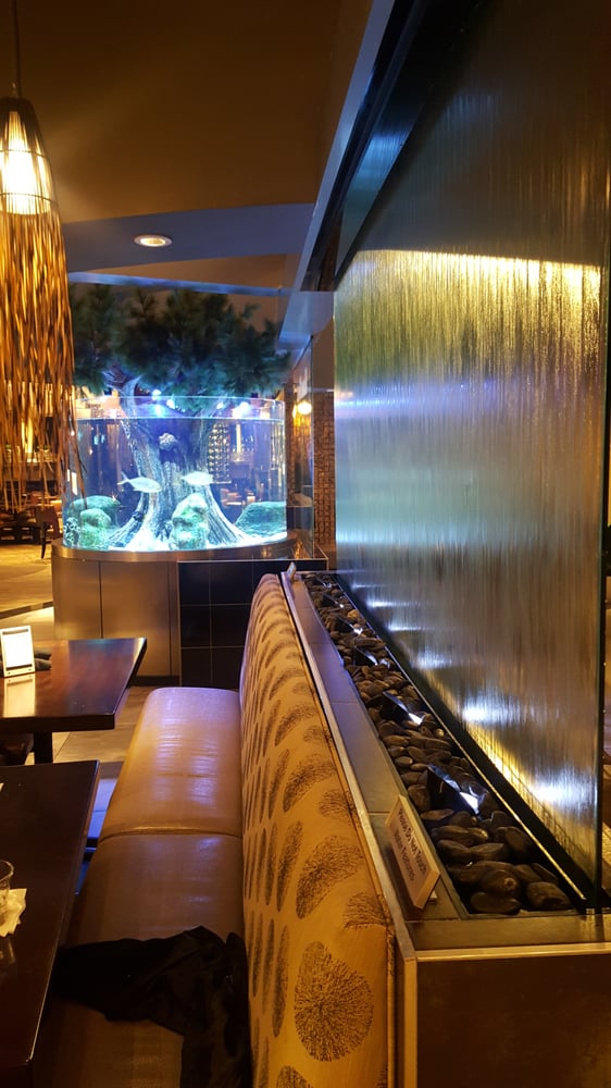 Glass Water Wall at Kona Grill Plano Texas.jpg 3