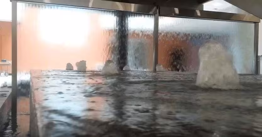 Glass-Water-Walls-and-Bubbler-Jets-in-Water-F
