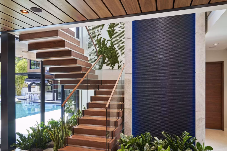 Black Scored Waterfall Water Wall for Residence in Tampa, Florida Black Scored Waterfall Water Wall for Residence in Tampa, Florida