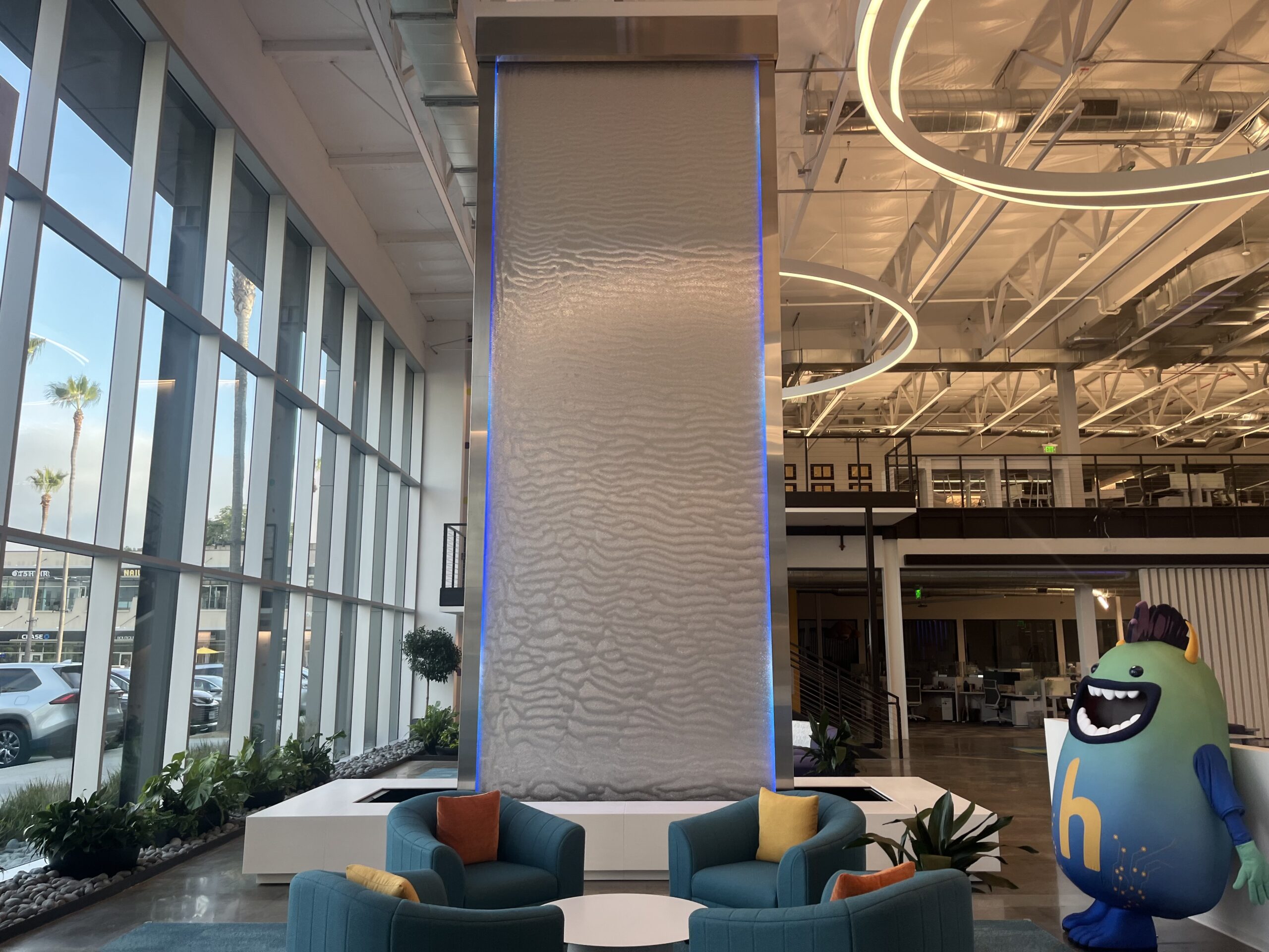 Mesh Water Wall at SPM Consumers Direct in Irvine, California 11_1