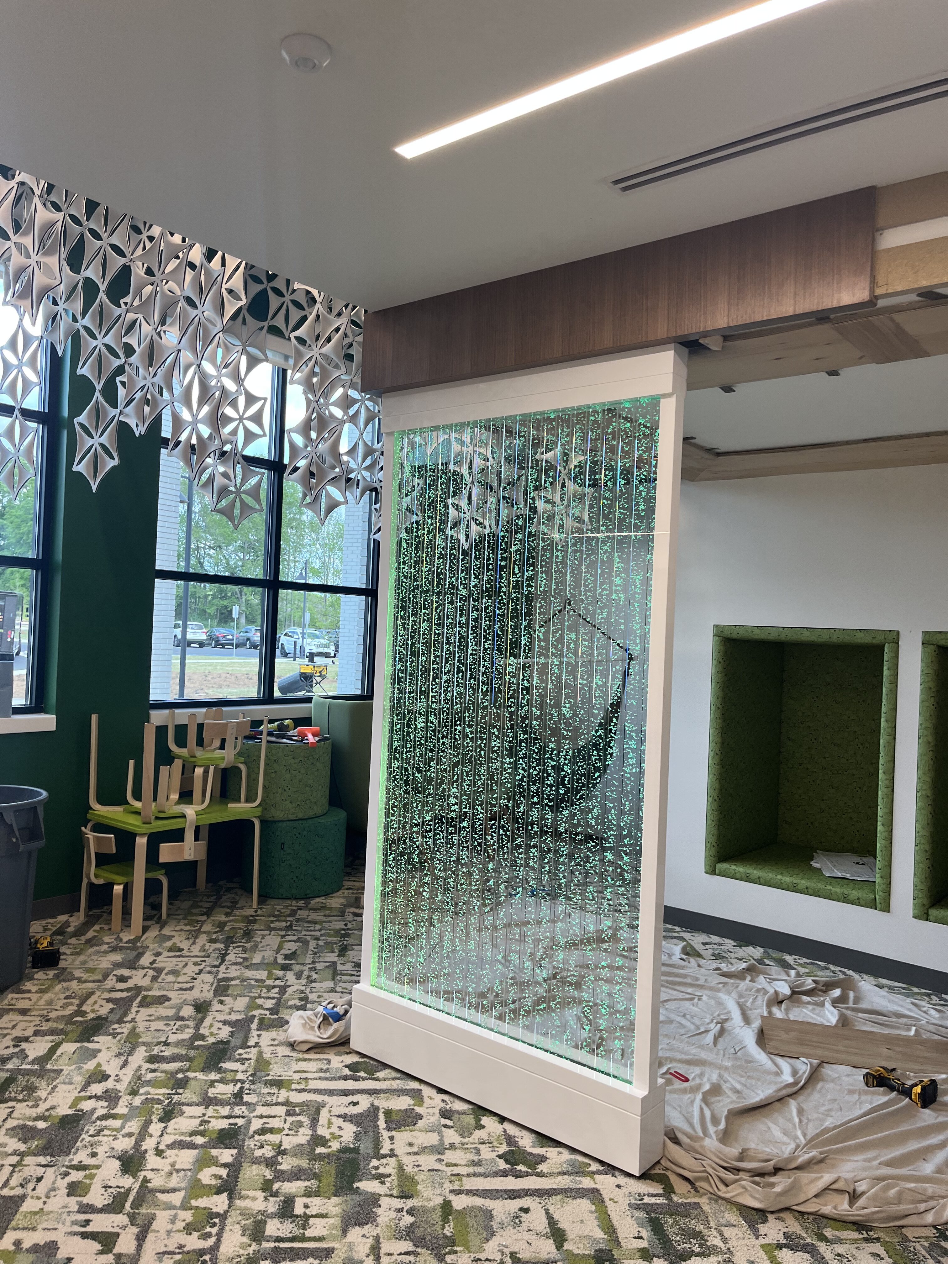 Vertical Chamber Bubble Wall with White Frame