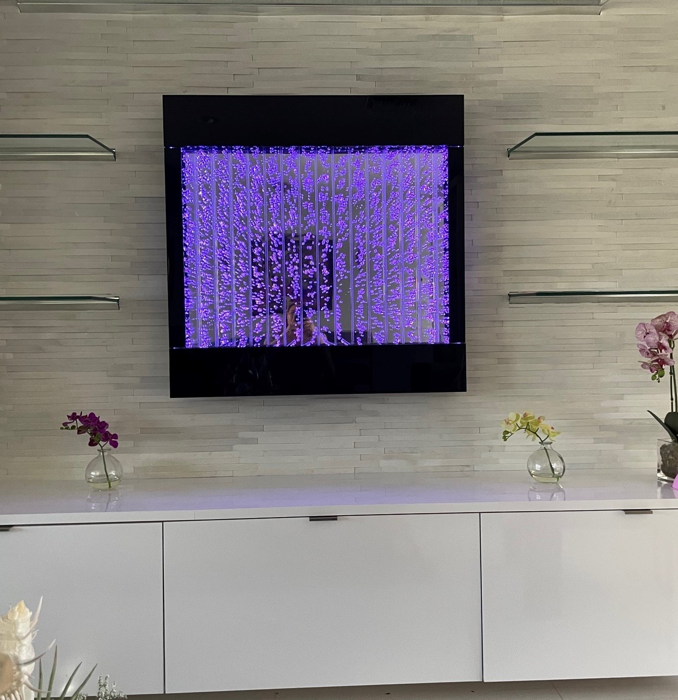 Wall Mounted Vertical Chamber Bubble Wall for Home Residence in Boca Raton, Florida
